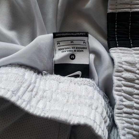 Nike - Picture 3 of 3